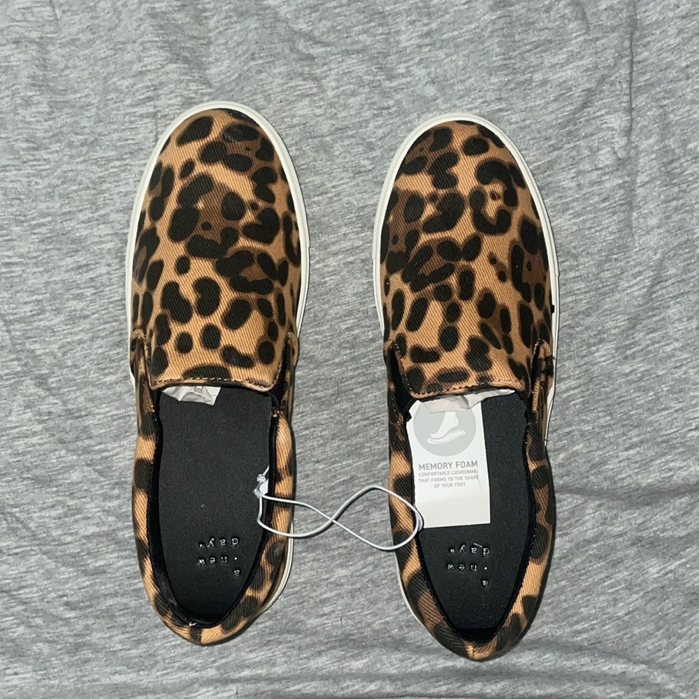 Women’s canvas shoe